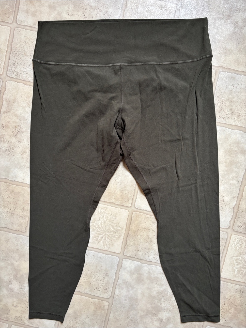 Lululemon Women’s Plus size 20 Army Green Align Leggings 27” Inseam